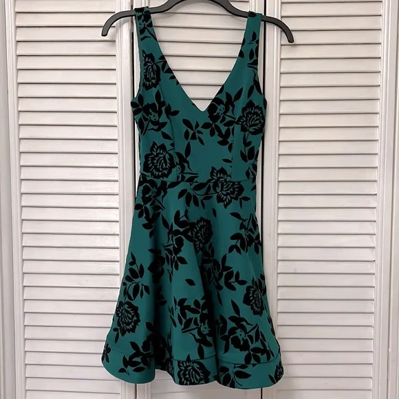 B Darlin | Dresses | Never Worn Emerald Green Winter Semi Formal | Poshmark